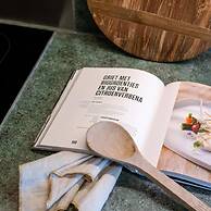 Lovely Apartment With Lateral sea View