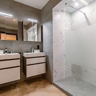 Lovely Apartment With Lateral sea View