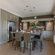 Beautiful and Authentic Apartment Nearby the Beach