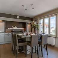 Beautiful and Authentic Apartment Nearby the Beach