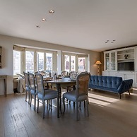 Beautiful and Authentic Apartment Nearby the Beach