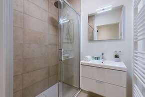 Beautiful Apartment With Terrace and Parking