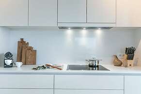 Beautiful Apartment With Terrace and Parking