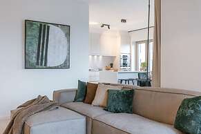 Beautiful Apartment With Terrace and Parking