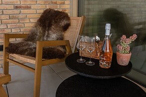 Beautiful Apartment With Terrace and Parking