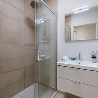 Beautiful Apartment With Terrace and Parking