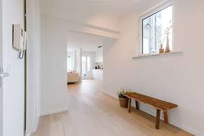 Luminous Family Apartment With Magnificent View