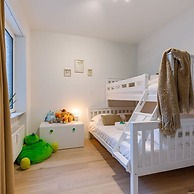 Luminous Family Apartment With Magnificent View