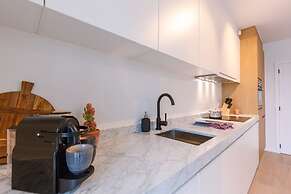 Luminous Family Apartment With Magnificent View