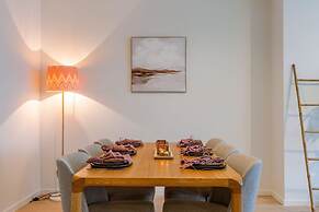 Luminous Family Apartment With Magnificent View