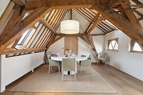 Beautiful and Authentic Penthouse in Bruges Center