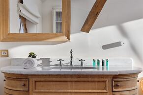 Beautiful and Authentic Penthouse in Bruges Center