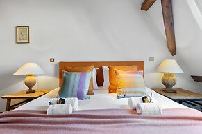 Beautiful and Authentic Penthouse in Bruges Center