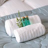 Apartment With Lateral sea View and Harbor View