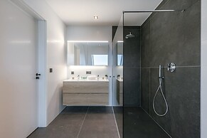 Luxurious Apartment With Parking