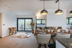 Luxurious Apartment With Parking