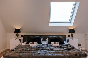 Luxurious Apartment With Parking