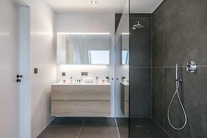 Luxurious Apartment With Parking
