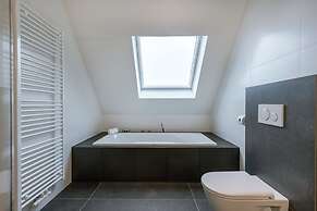 Luxurious Apartment With Parking