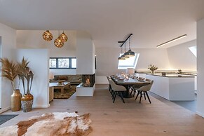 Luxurious Apartment With Parking