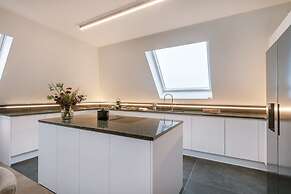 Luxurious Apartment With Parking