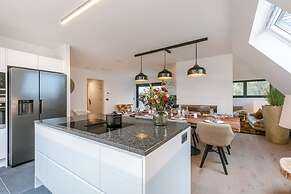 Luxurious Apartment With Parking