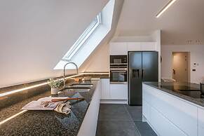 Luxurious Apartment With Parking
