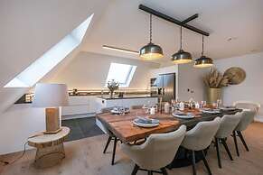 Luxurious Apartment With Parking