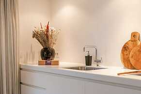 Modern Apartment With Terraces and Parking