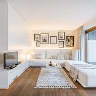 Modern Apartment With Terraces and Parking