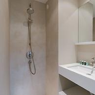 Modern Apartment With Terraces and Parking