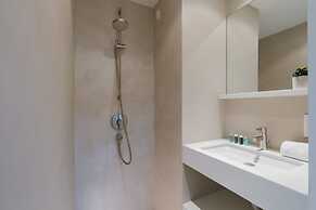 Modern Apartment With Terraces and Parking