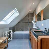 Rustic Family Holiday Home for up to 8 People Located in the Green of 