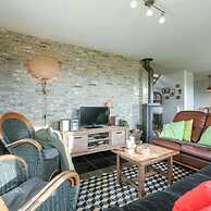 Rustic Family Holiday Home for up to 8 People Located in the Green of 