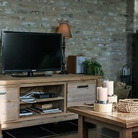 Rustic Family Holiday Home for up to 8 People Located in the Green of 