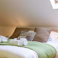 Rustic Family Holiday Home for up to 8 People Located in the Green of 