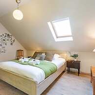 Rustic Family Holiday Home for up to 8 People Located in the Green of 