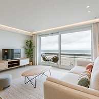 Pleasant Apartment With Frontal sea View
