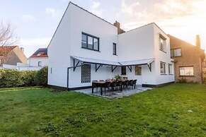 Spacious House With Garden for Family and Friends