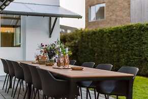 Spacious House With Garden for Family and Friends