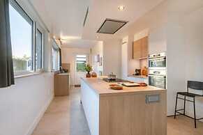 Spacious House With Garden for Family and Friends