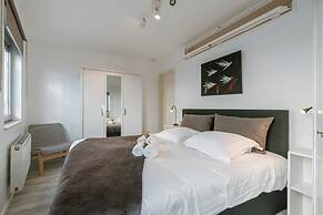 Modern Apartment Near the Beach