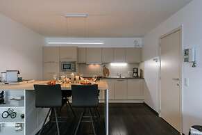 Modern Apartment Near the Beach