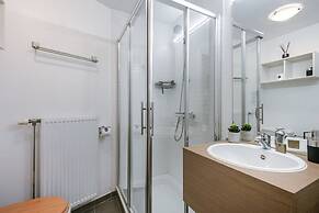 Modern Apartment Near the Beach