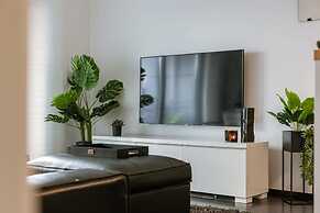 Modern Apartment Near the Beach