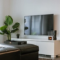 Modern Apartment Near the Beach