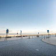 Modern Apartment Near the Beach