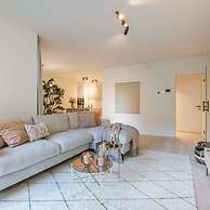 Apartment With Terrace Close to the sea