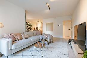 Apartment With Terrace Close to the sea