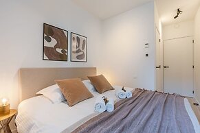 Apartment With Terrace Close to the sea